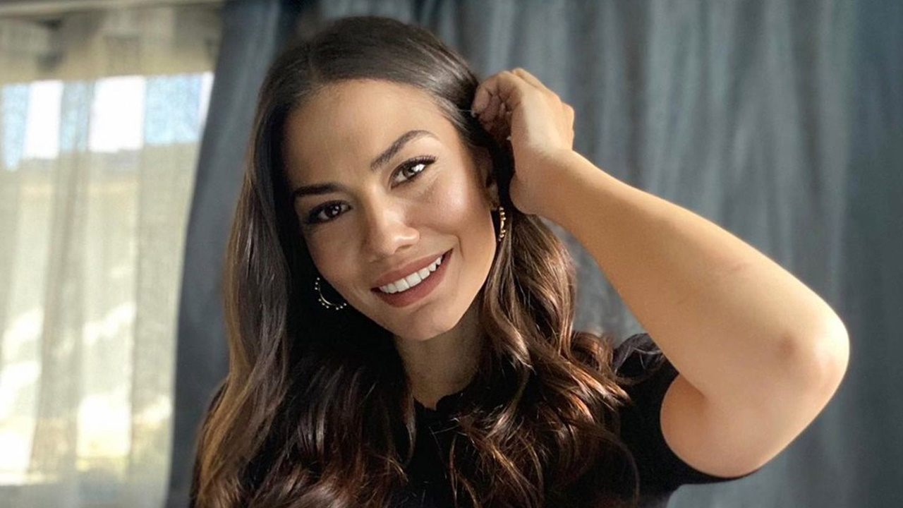 Demet Özdemir evrim geçirmiş! Dünyalar güzeli oyuncunun estetiksiz hali bambaşka! Tövbeler olsun!