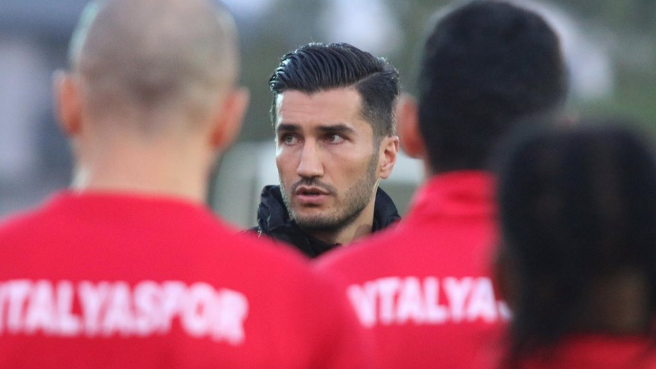 Antalyaspor’da teknik ekip belli oldu... Martıns'in Şampiyonlar Ligi kupası var