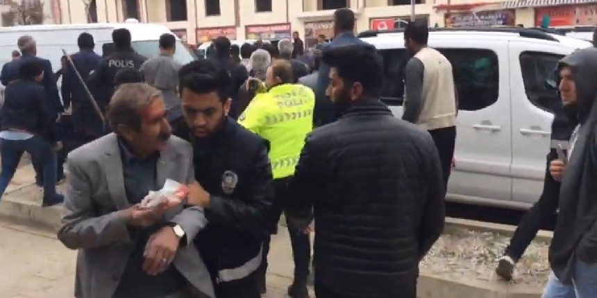 Van'da iki grup arasında taşlı sopalı kavga: 3 yaralı