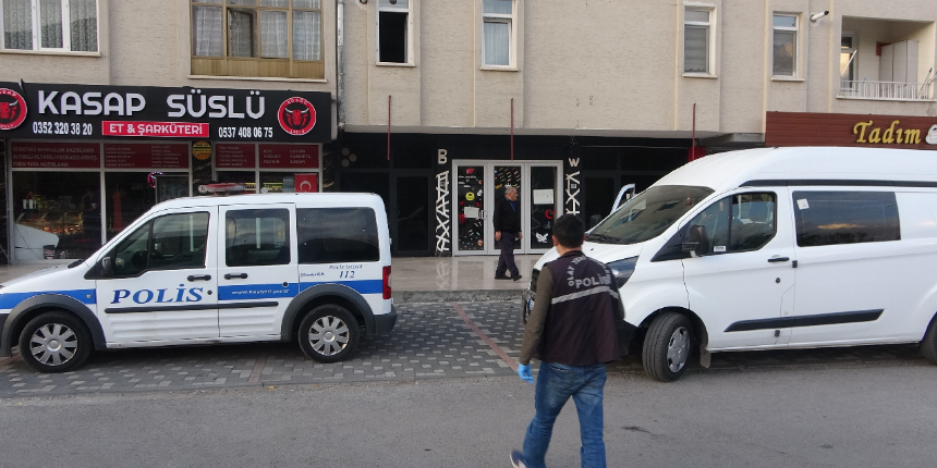 Üçüncü kattan düşen 2 çocuk annesi kadın kurtarılamadı