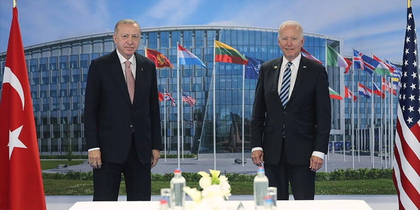 İngiliz basını: Erdoğan'ın çabaları Biden'ı sıkıştırıyor