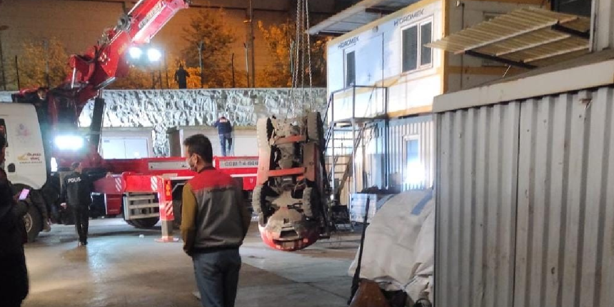 Forkliftin altında kalan işçi feci şekilde can verdi