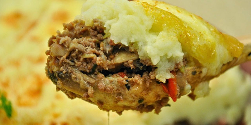 Püreli Tepsi Kebabı! Akşama Ziyafet Var! Bunu Yemeden Uyumak Yok! Bu Lezzet Sizi Uçuracak