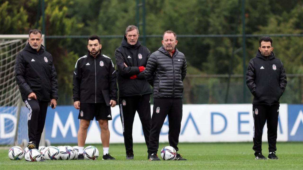 Beşiktaş'ın 21 günde 6 maç oynayacağı zorlu fikstür Başakşehir'de başlıyor