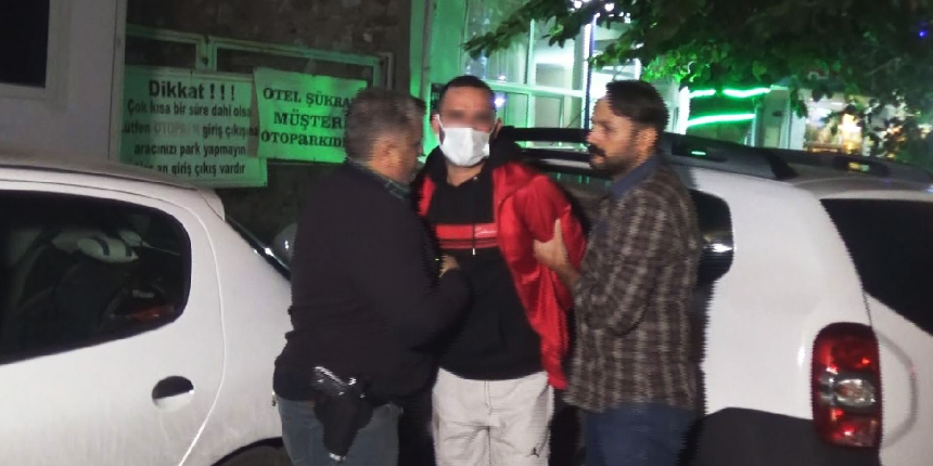 İzmir'de kanlı kavga! Tartıştığı kişiyi defalarca kez bıçakladı