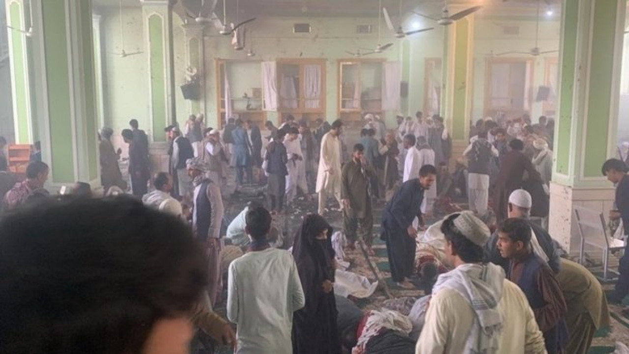 Cuma namazı sırasında Afganistan'da dehşet: Camiye bombalı saldırı düzenlendi!