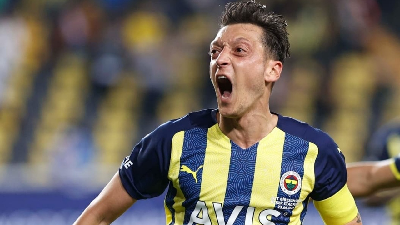 Mesut Özil'den Trabzonspor maçı öncesi Sarı-Lacivertli taraftarlara mesaj var