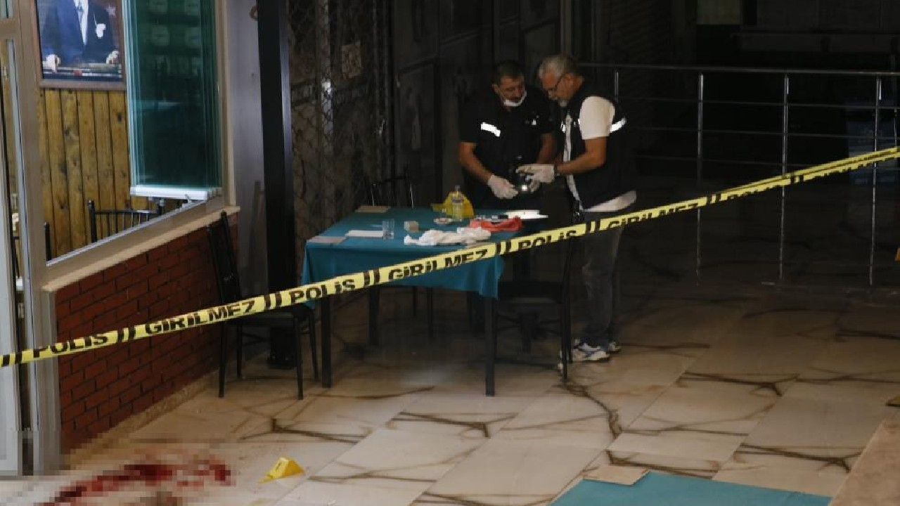 Emekli polis, kahvehanede dehşet saçtı: 2 ölü