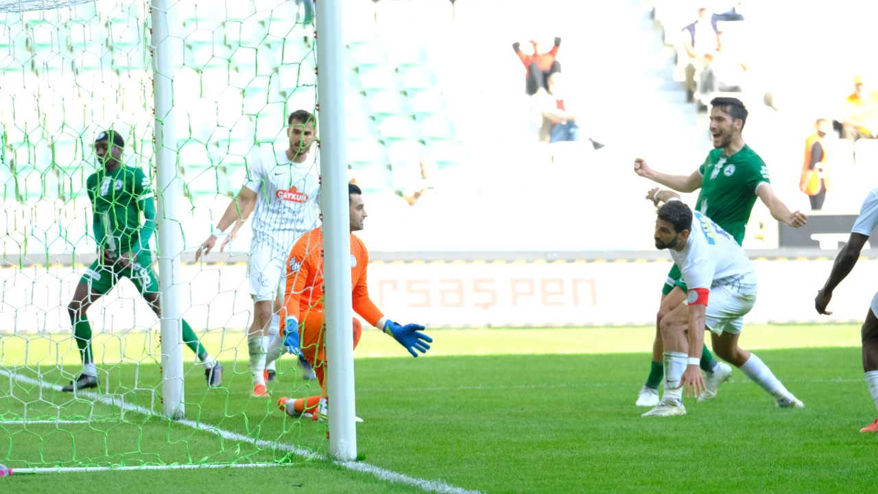 Karadeniz derbisi Giresunspor'un... Çotanaklar evinde Çaykur Rizespor'u 2-0 mağlup etti
