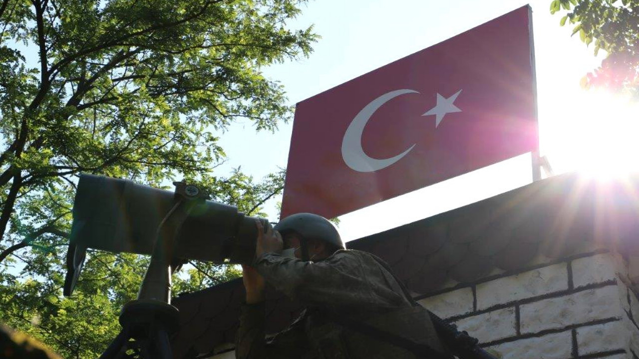 Huduttan geçemediler: Sınırda 2'si kırmızı bültenle aranan, 3'ü FETÖ'cü 10 terörist yakalandı!