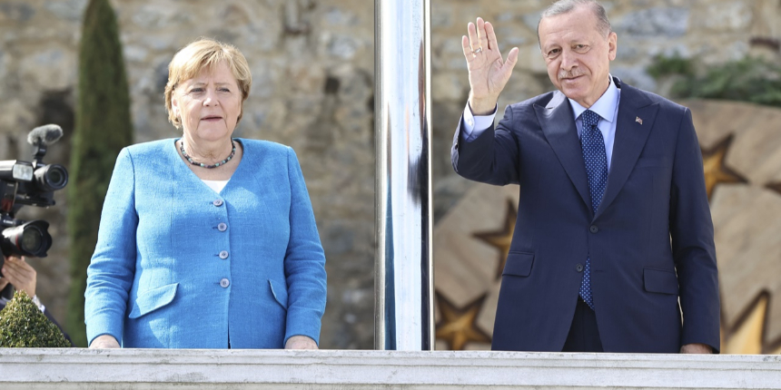 Almanya Başbakanı Angela Merkel İstanbul'da! Erdoğan ile bir araya geldi