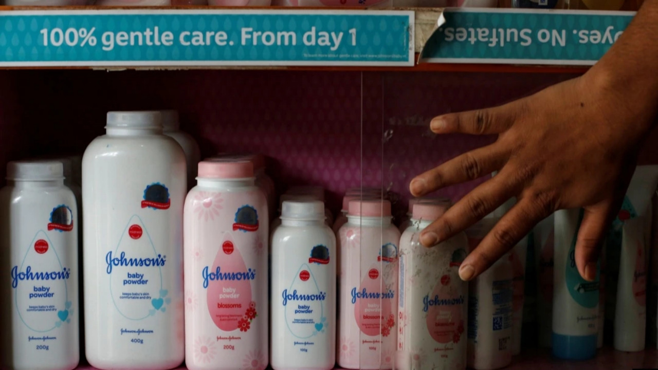 Önce kansere neden olan pudralarını devretti! Şimdi de iflas etti...  Johnson & Johnson'dan ilginç hamle...