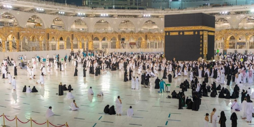 Kabe'nin etrafındaki bariyerler kaldırıldı!