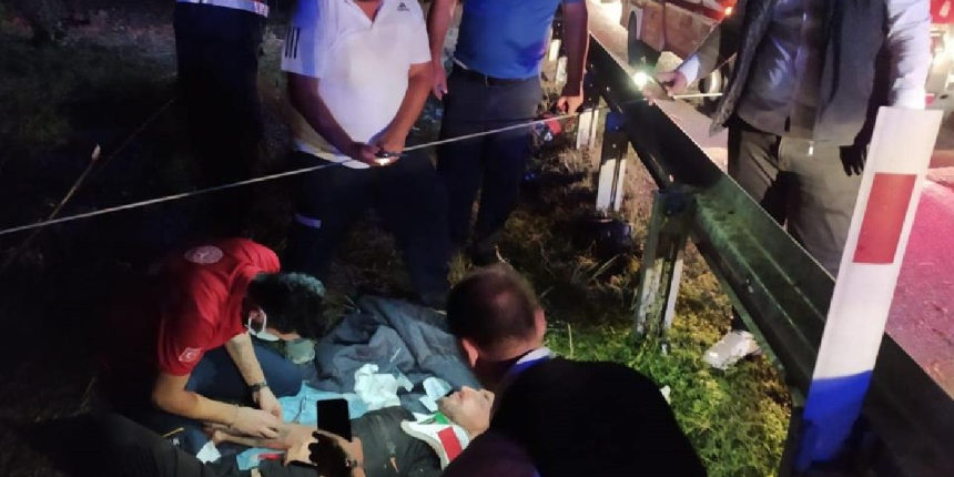Kontrolden çıkan otomobil bariyerlere çarptı: 6 yaralı