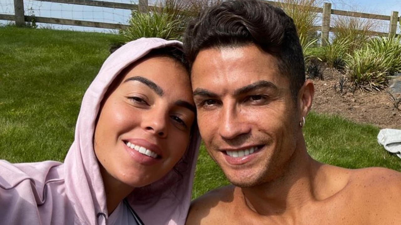 Cristiano Ronaldo ve "lüküs hayat"... Sevgilisine aldığı mücevher sandığı konuşuluyor