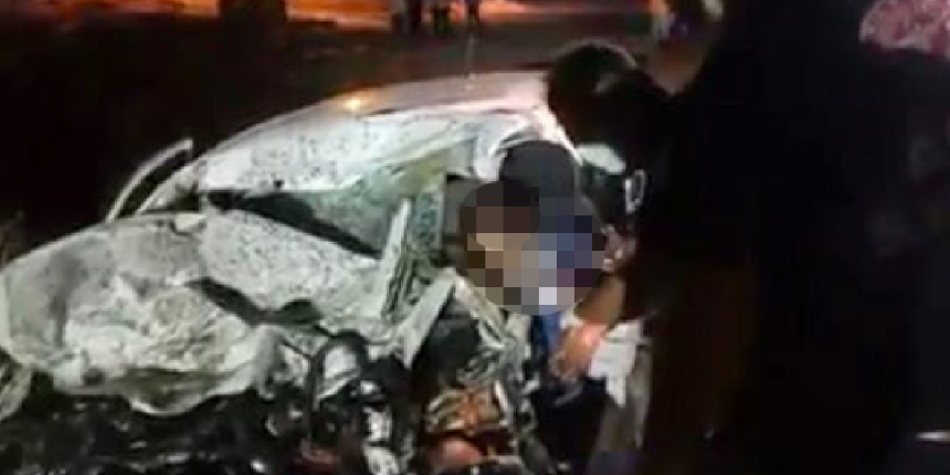 Otomobil ile tanker kafa kafaya çarpıştı! Araçta sıkışan sürücü kurtarılamadı