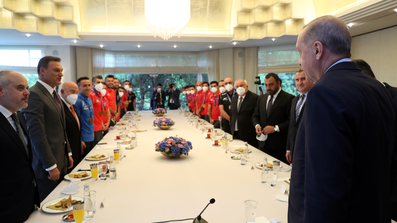Cumhurbaşkanı Erdoğan, Avrupa şampiyonu Ampute Futbol Milli Takımı'nı kabul etti