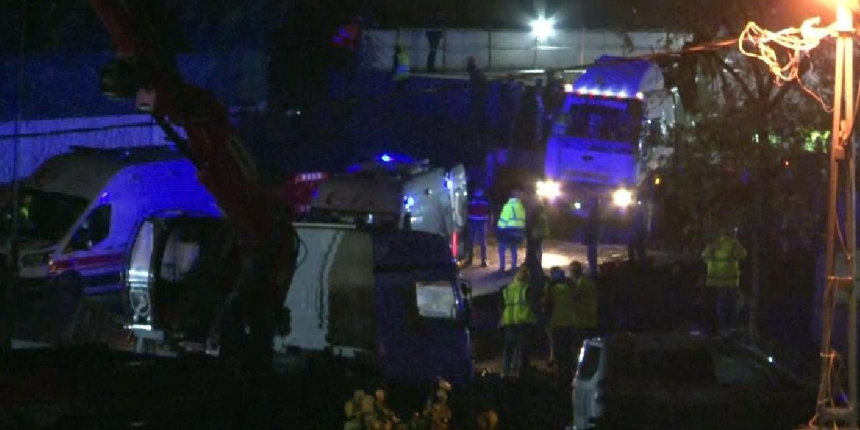 Metro şantiyesinde işçileri tünele indiren vincin halatı koptu: 3 işçi yaralı