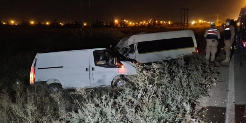 Minibüs ile panelvan çarpıştı: Çok sayıda yaralı var