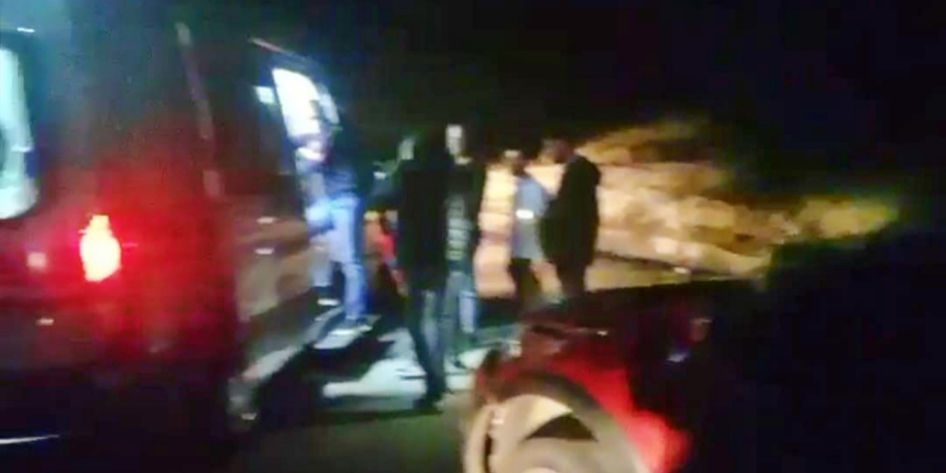 Virajı alamayan araç takla attı!