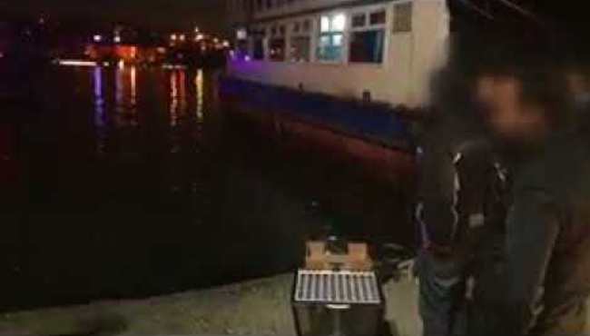 Gezi teknesine kumar baskını!
