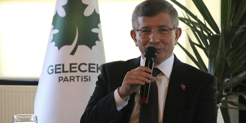 Davutoğlu kaza geçirdi, belinde ciddi sıkıntı var