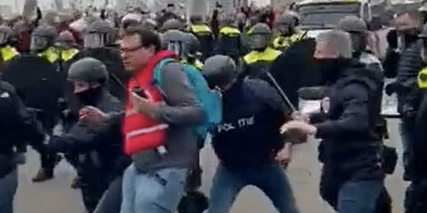 Hollanda'daki kira artışları sonrası binlerce kişi sokağa çıktı, polis copla müdahale etti