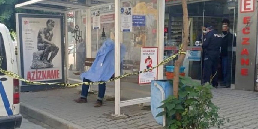 Durakta minibüs beklerken hayatını kaybetti!