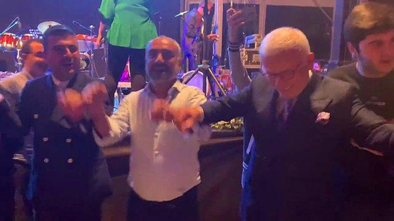 Ertuğrul Özkök - İsmail Saymaz halayının hatırlattıkları