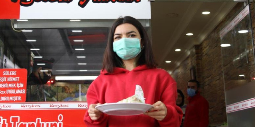 Ankara'da bir esnaf, 20 şınav çekene tantuniyi bedava veriyor!