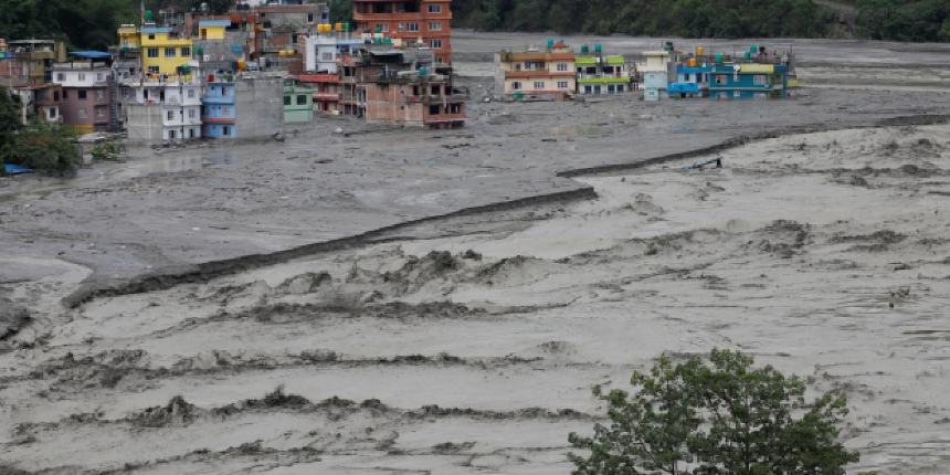 Nepal'i vuran sel ve heyelanda bilanço artıyor: 77 ölü