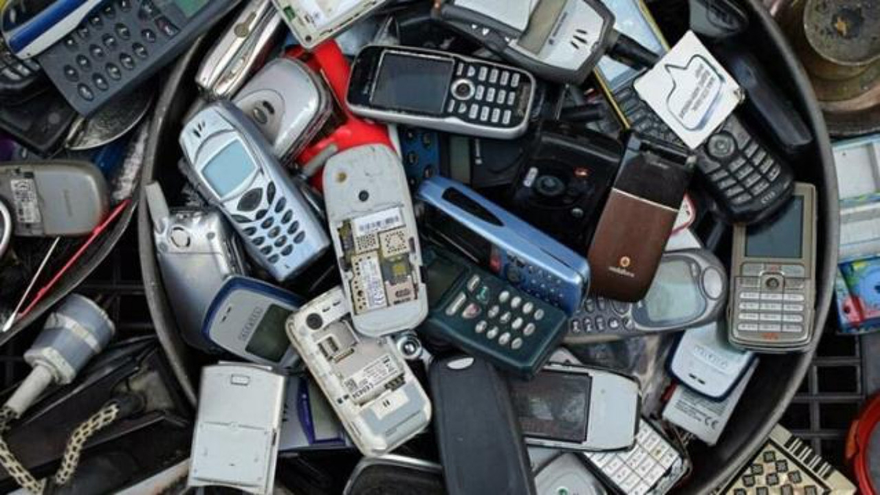 Hayrete düşüren karar: Eski telefon ve bilgisayarlardan altın üretilecek!