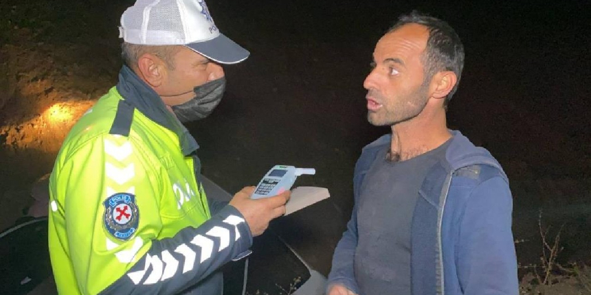 Alkollü sürücü polise zor anlar yaşattı: Ölmediğime pişmanım!