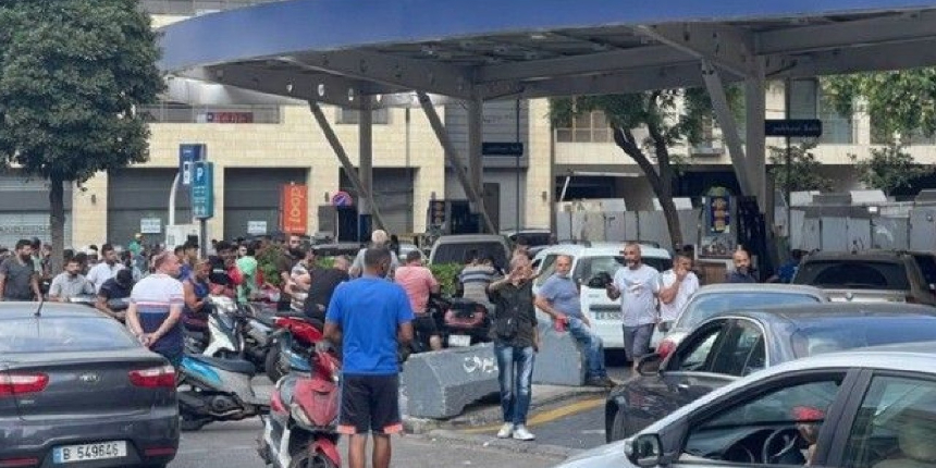 Lübnan’da akaryakıta 1 ayda üçüncü zam! Sürücüler kontak kapattı