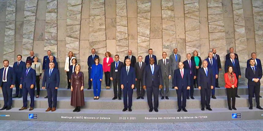 Milli Savunma Bakanı Hulusi Akar, NATO'nun aile fotoğrafında!