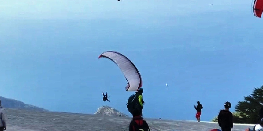 Paraşütler bir bir yere çakıldı! Festivale damga vuran kazalar