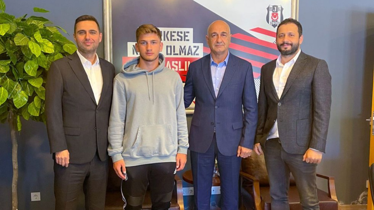 Beşiktaş'ın Ağustos 2005 doğumlu forveti Semih Kılıçsoy profesyonel oldu