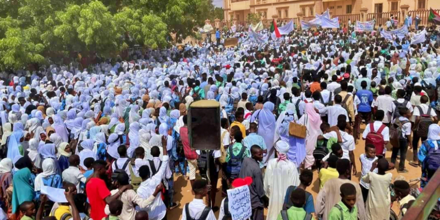 Sudan'da 'sivil hükümet' isteyen halka polis saldırdı: 23 yaralı