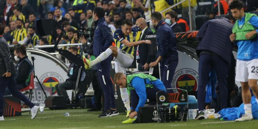 "Mesut Özil Fenerbahçe'ye top oynamaya gelmemiş, bitCoin satmaya gelmiş!"