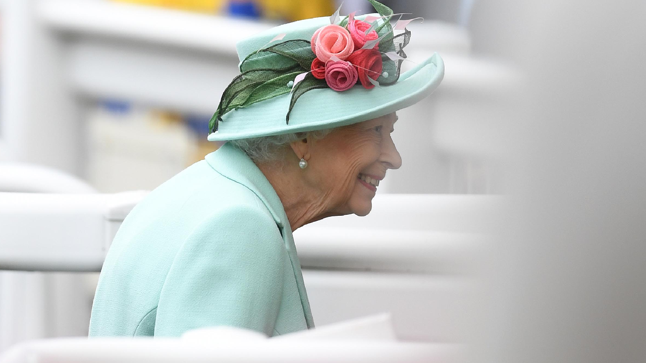 Kraliçe II. Elizabeth korkuttu! Geceyi hastanede geçirdi