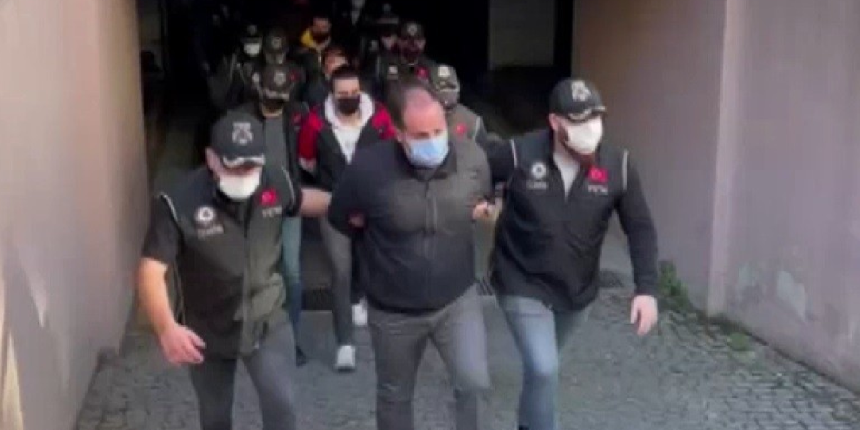İzmir'de dev FETÖ operasyonu! 82 kişi tutuklandı