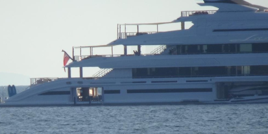 Bill Gates’in yatı Didim açıklarında demirledi