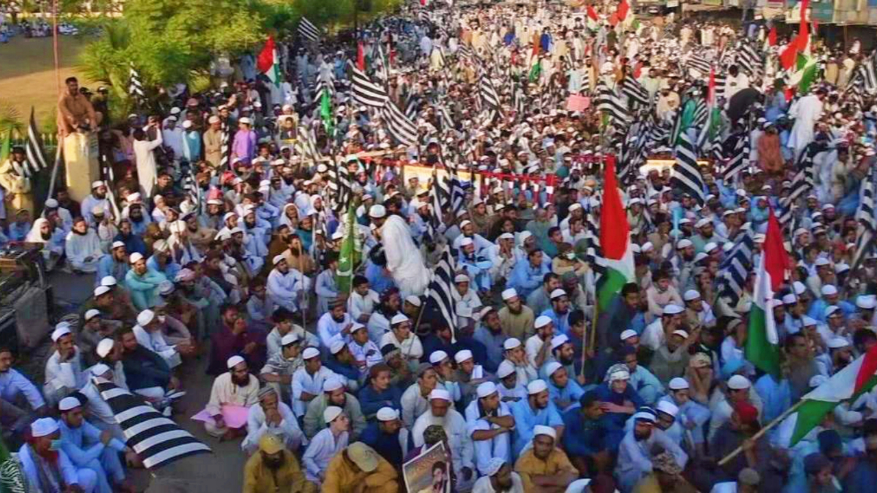 Pakistan karışıyor: Birçok şehirde hükümet karşıtı protesto gösterisi!