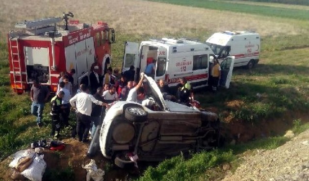 Otomobil şarampole yuvarlandı: 2 ölü,3 yaralı