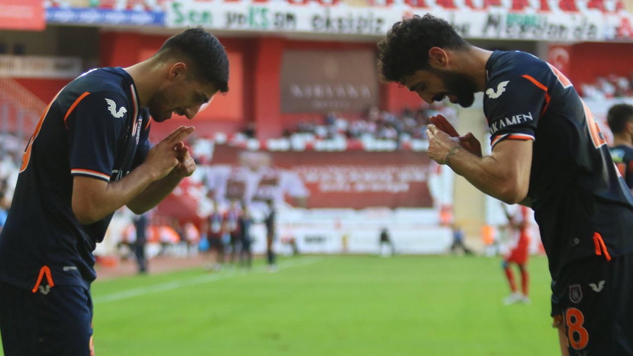 Berkay Özcan Antalyaspor'a patladı... Başakşehir Emre Belözoğlu'yla 2'de 2 yaptı