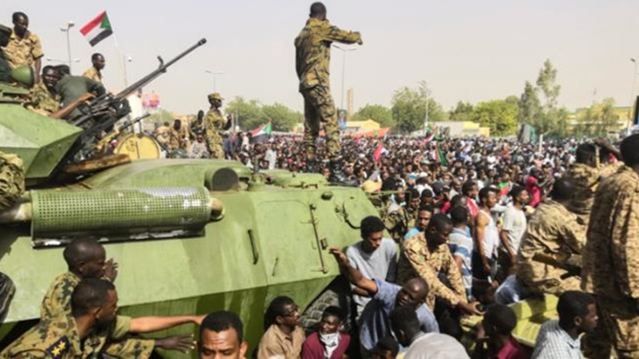 Sudan'da darbe girişimi! Başbakan Abdullah Hamduk ev hapsine alındı