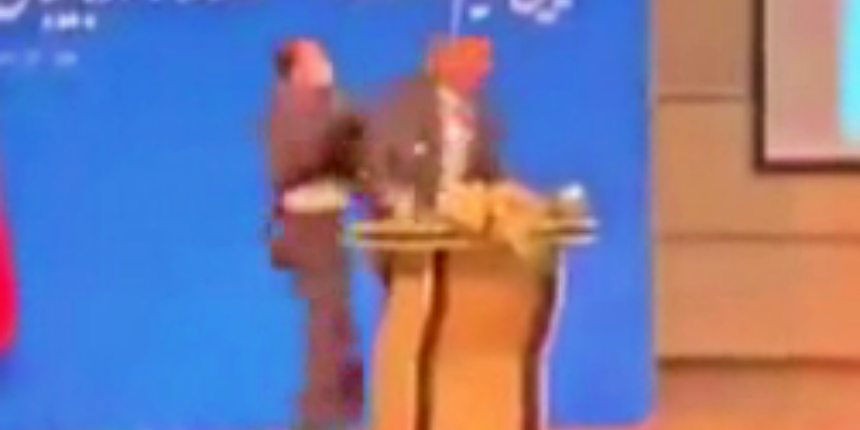 İran'ın yeni Doğu Azerbaycan Valisine kürsüde tokadı yapıştırdılar!