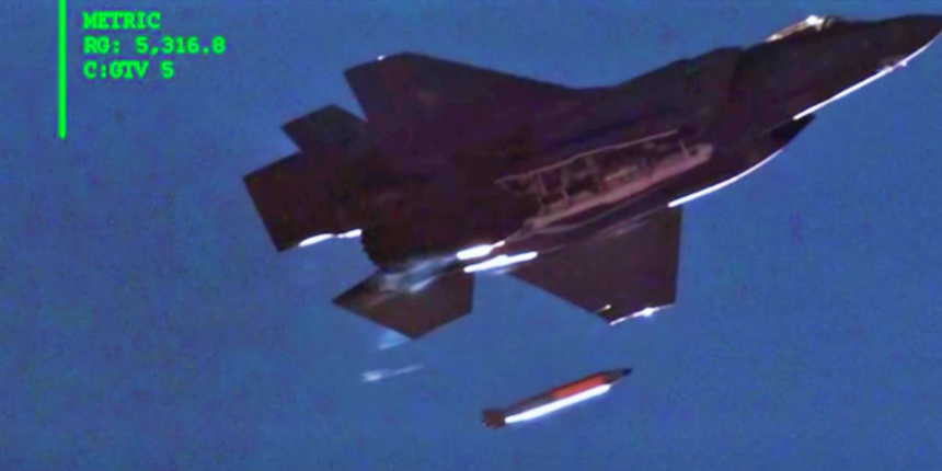 ABD, F-35'leri kullanarak 'maket atom bombası' attı!