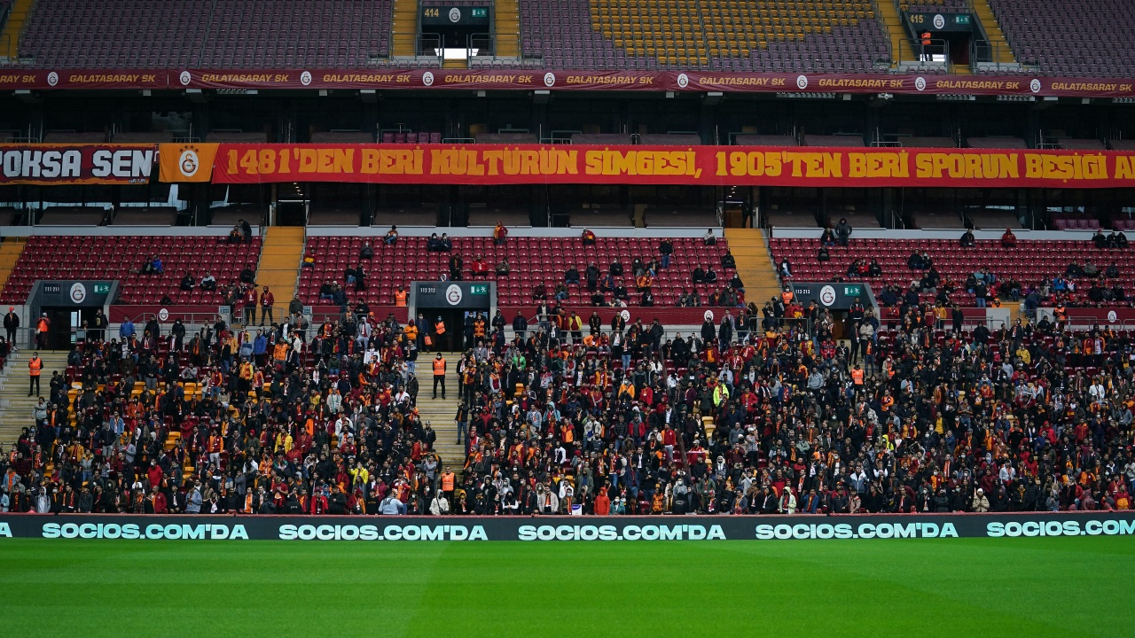 Galatasaray'ın Beşiktaş derbisi öncesi taraftara açık idmanında tribünler boş kaldı