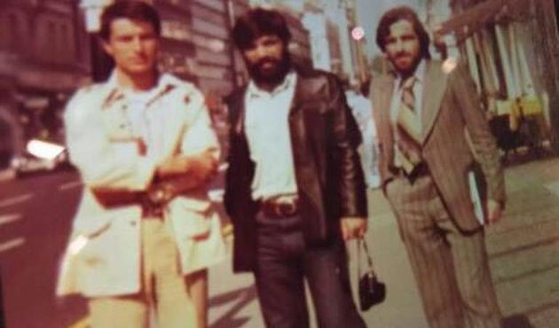 Gençlik günlerinden yeni kareyi Ahmet Hakan paylaştı! Bu kez yanlarında büyük üstat var